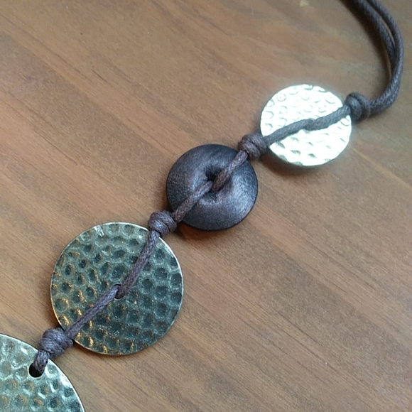 Vintage bronze tone/brown leather necklace - Picture 2 of 5